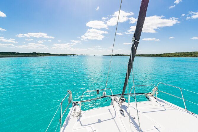 Catamaran Adventure: Sailing and Swimming in the Bacalar Lagoon - Sailing the Bacalar Lagoon at the Right Speed