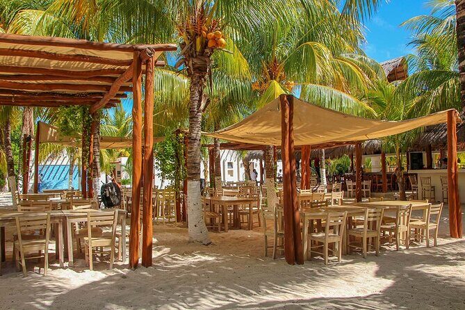 Catamaran Albatros Platinum & Beach club & Open bar & Isla Mujeres - Free time in Isla Mujeres downtown: how to use it well