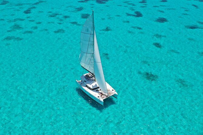 Catamaran Albatros Platinum & Beach club & Open bar & Isla Mujeres - Spinnaker ride: optional thrill, strict conditions