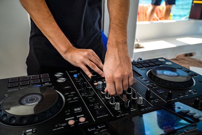 Catamaran Booze Party With Open Bar in Cancun - Key highlights to know before you go