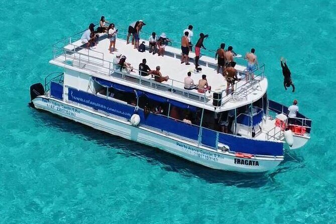 Catamaran in Cozumel with snorkeling at El Cielo and open Bar - El Cielito sandbank and manta rays in shallow water