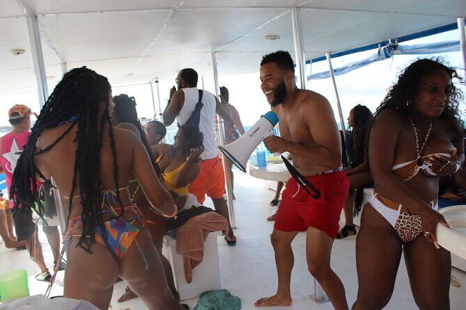 Catamaran Party Boat Cancun - Private for your group: good news, one trade-off