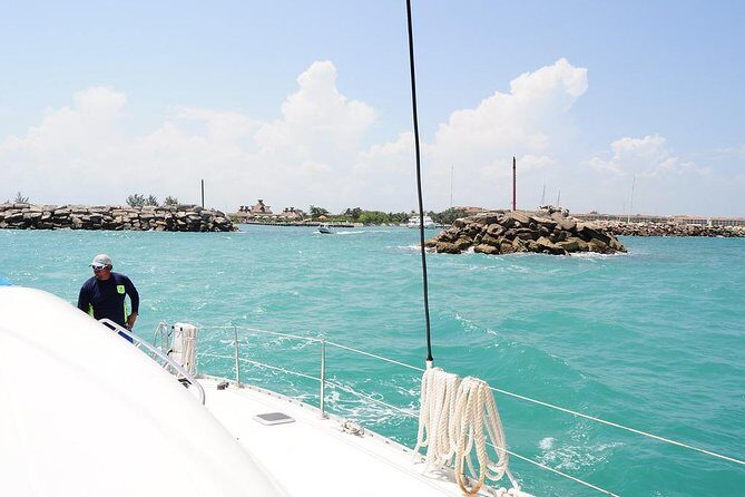 Catamaran Sail and Snorkeling Tour with Open Bar in Puerto Morelos - Lunch at the marina restaurant: included only with the all-inclusive option