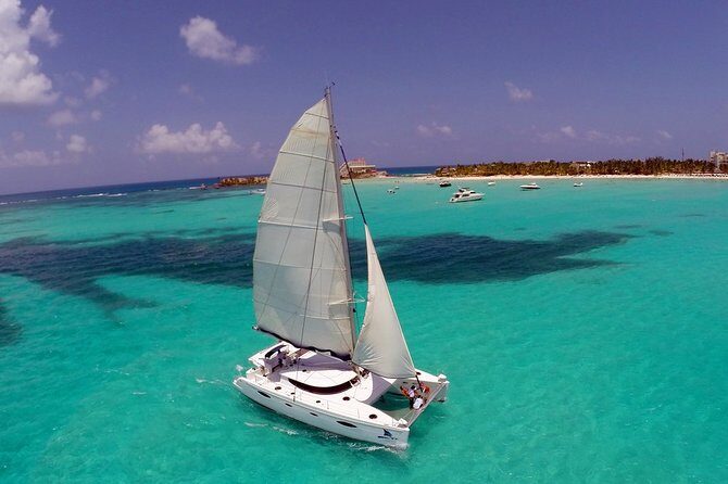 Catamaran Tour from Cancun to Isla Mujeres - Catamaran ride energy: music, open bar, and the spinnaker flying swing
