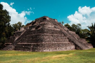 Chacchoben Mayan Ruins and Bacalar Lagoon from Costa Maya - Chacchoben Mayan Ruins: Place of the Red Corn on foot
