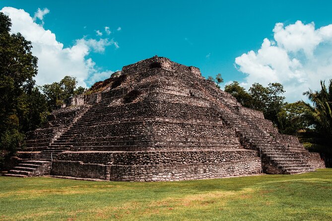 Chacchoben Mayan Ruins and Bacalar Lagoon from Costa Maya - Chacchoben Mayan Ruins: Place of the Red Corn on foot