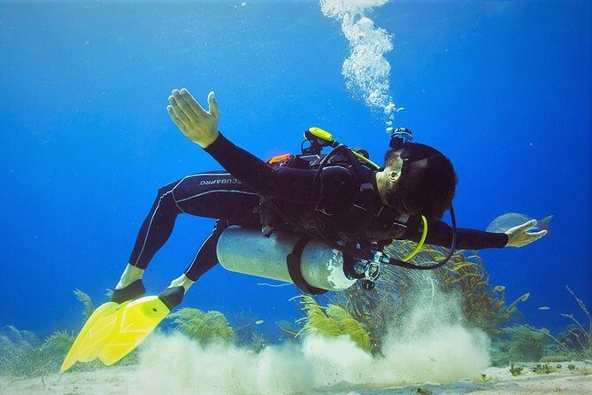 Chankanaab Cozumel Scuba Diving - What happens before you go under: gear, locker, and instruction