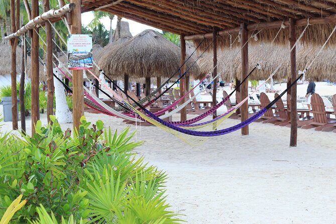 Chankanaab Park Admission +Snorkeling + Lunch included - Beach perks that make the snorkeling feel easier
