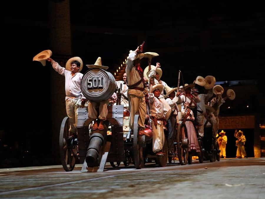 Check out the Night Show at Xcaret Park - Aquariums, butterflies, birds, and how to avoid last-minute stress