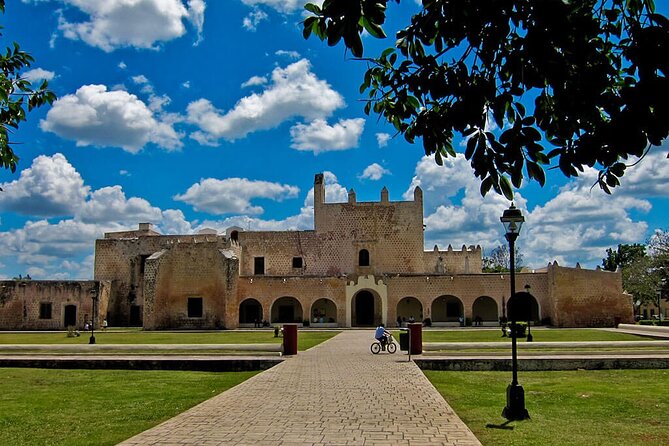 Chichen Itza, 2 cenotes Ik Kil and Hubiku, visit to Valladolid - Chichén-Itzá: El Castillo and time to roam