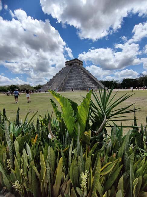 Chichén Itzá Adventure: Tour with Guides,Buffet & Cenote - Chichén Itzá: How the Guided Hour Actually Helps
