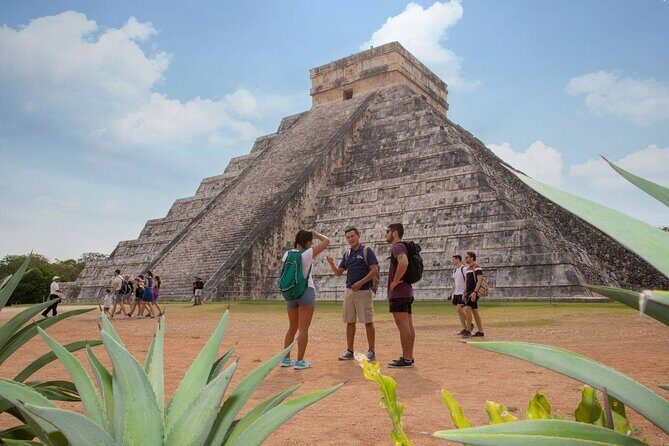 Chichen Itza and Cenote Chichikan Tourwith Valladolid From Cancun - A long Cancun day that’s built around big names in Yucatán