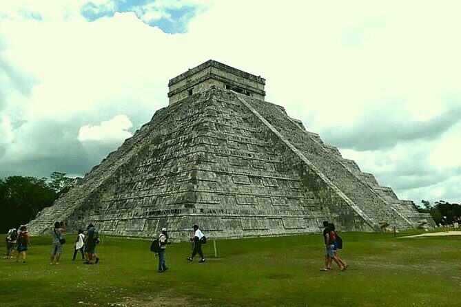 Chichen Itza and Dos Cenotes Experience from Cancun - Chichén Itzá with a Mayan-culture specialist: what to focus on