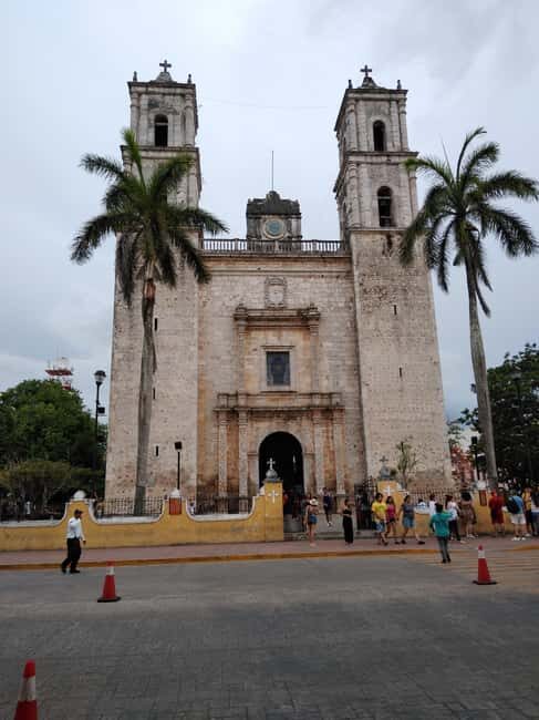 Chichen Itza and Two Cenotes Day Tour from Cancun - Valladolid’s 20-Minute Stop: Worth It for Photos, Not for a Long Stroll