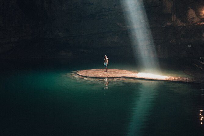 Chichén Itzá, Cenote Suytún, and Cenote Ikkil Guided Tour - Cenote Ik-Kil: why it’s famous, and how to avoid wasting your minutes