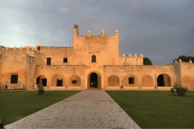 Chichen Itza + Cenote Suytun & Cenote Ik Kil + Valladolid - Chichen Itza guided walk: Kukulcan, temples, and photo timing that matters