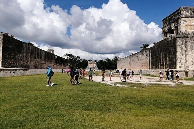 Chichen Itza Deluxe, 2 Cenotes tour From Playa del Carmen - Stop 4: Valladolid in 30 minutes for a quick cultural hit