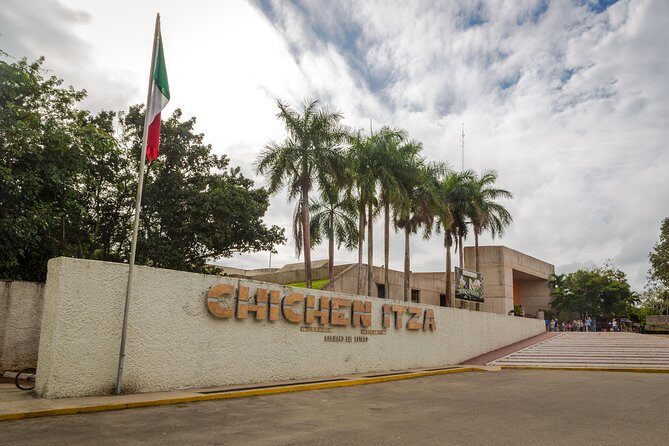 Chichen Itza Deluxe Guided tour with lunch - Valladolid break: lunch at La Casona plus free time downtown