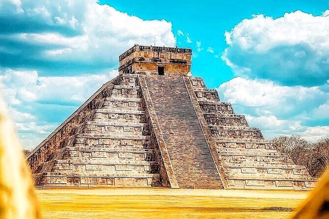 Chichén Itzá Deluxe Tour - Valladolid: a quick 20-minute pause for photos