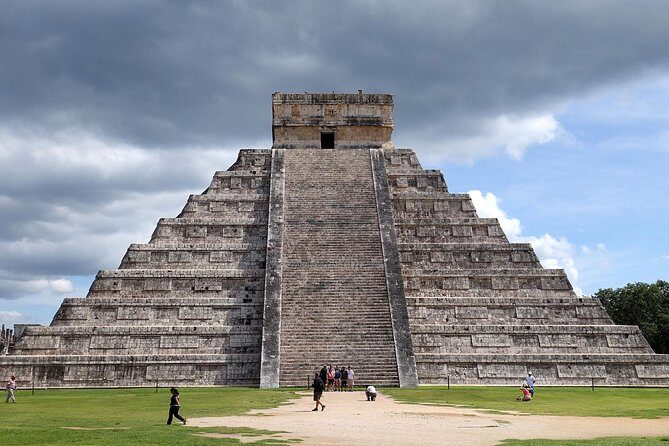 Chichen Itza Ik Kil Cenote Valladolid Small Group - Valladolid in One Hour: A Quick Colonial Walk That Works