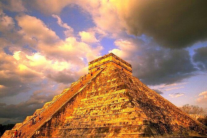 Chichén Itzá Kukulkan & Swim in Two Cenotes - Morning pickup and the long-road rhythm from Cancún or Playa del Carmen