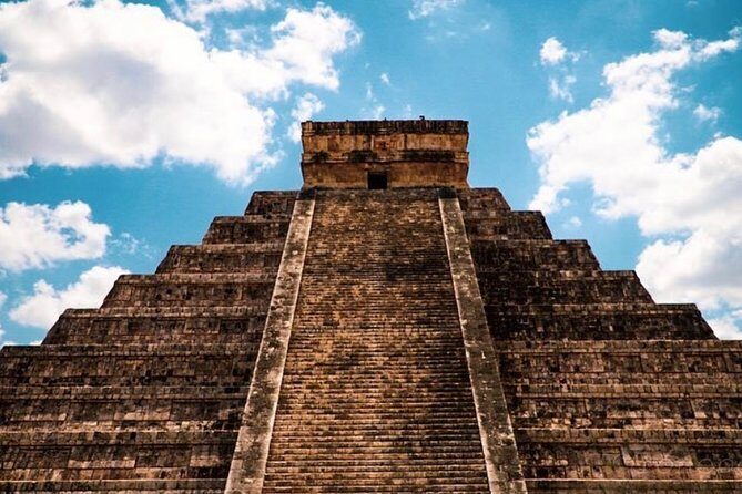 Chichen Itza Maya Amazing Adventure - Valladolid: short square stop plus 45 minutes to breathe