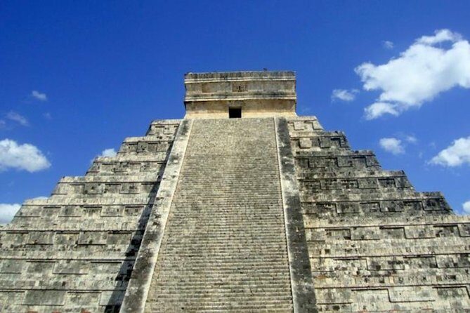 Chichen Itza Premier All-In-One Tour from Cancun and Riviera Maya - Valladolid in 25 minutes: a quick taste of colonial streets