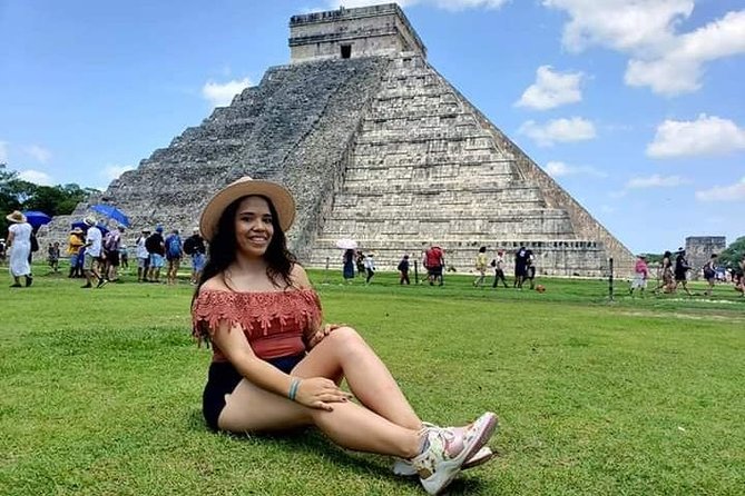 Chichen Itza Premium (We leave DE Merida Yucatan) - Izamal: square views, Convent San Antonio de Padua, and the Kinich Kakmo pyramid