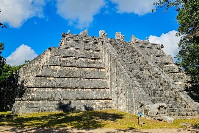 Chichen Itza, Suytun and Ikkil cenotes in One Day Tour! - Ik-Kil Cenote: jungle walls, deep water, and that wow moment