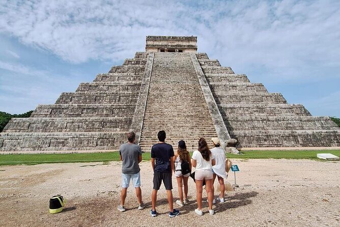 Chichen Itza: Tour with Expert Guide without lines! - Stop 1: El Castillo (Kukulkan) and the 3D calendar feeling