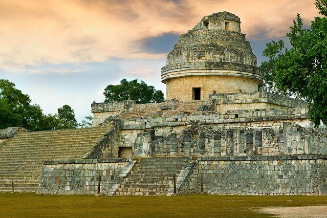Chichen Itza VIP Mayan Wonder (Full Day Experience) - Valladolid: a short taste of Pueblo Mágico street life