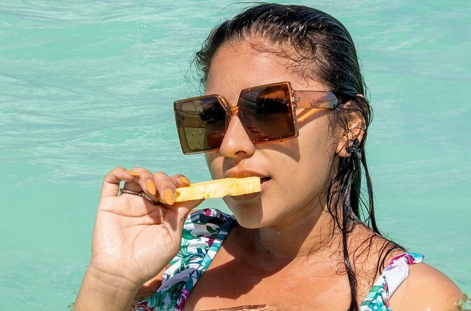 Collective tour of the Rapids of Bacalar in Pontoon - Cocalitos Beachclub: the first real swim moment