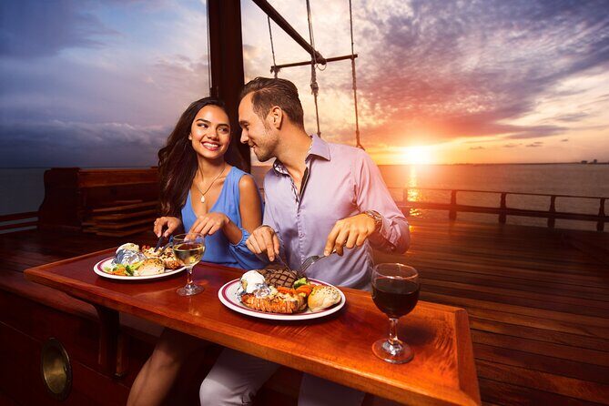 Columbus Romantic Dinner in Cancún - Two Sunset Styles From the Hotel Zone
