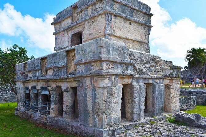 Combo Tour: Tulum, Cenote and 5th Avenue in Playa Del Carmen from Cancun - Lunch and the rhythm of the day