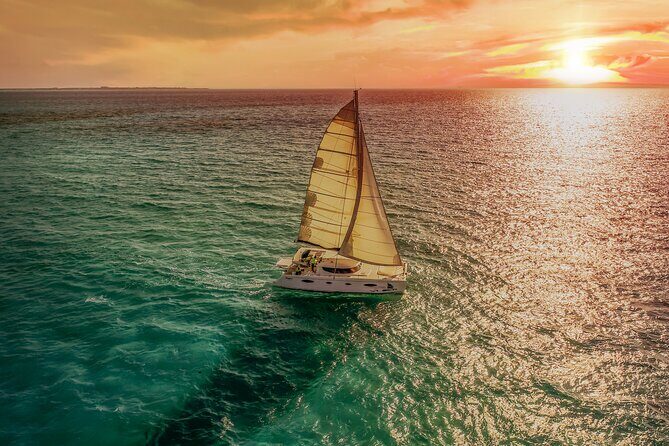 Complete Isla Mujeres excursion from Cancun with all inclusive - The buffet, the open bar, and how the day stays fun