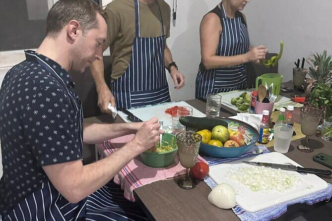 Cooking Class in Playa del Carmen: 9 Recipes & Bottomless Drinks - Drinks are part of the lesson (and the mood)