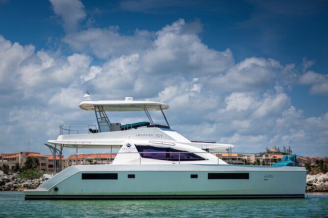 Cozumel All Inclusive: Coast & Relax 4h on 51' Leopard - Shade vs Sun: How to Use the Boat Like It’s Your Living Room