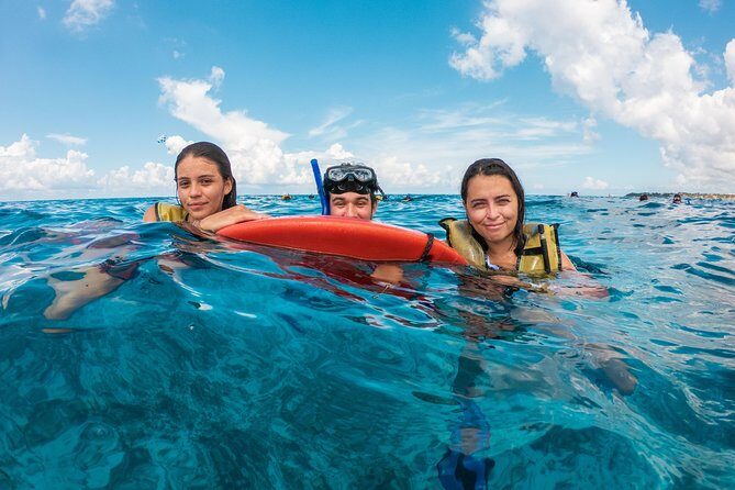 Cozumel Catamaran Snorkeling Tour & lunch - The group factor: make peace with a busy boat and beach club