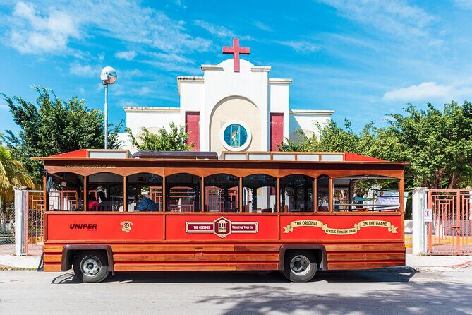 Cozumel City Tour By Trolley - Downtown Cozumel Main Square: Photos, Shopping, and the Right Pace