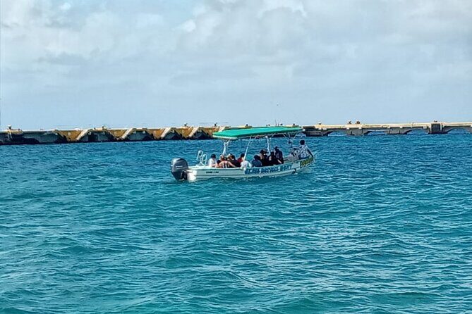 Cozumel El Cielo Tour by Boat from Playa del Carmen & Transfer - El Cielito Beach Break: The Manta Ray Part of the Day