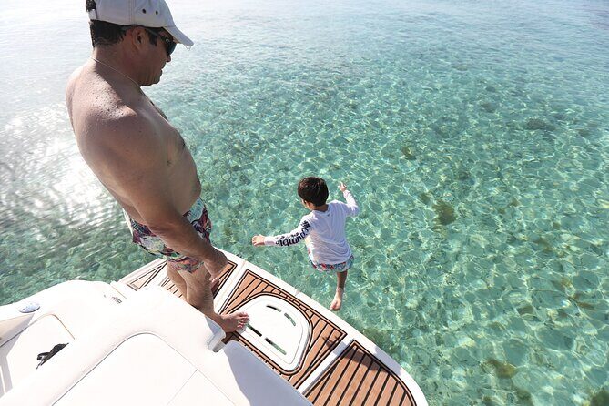 Cozumel Heaven awaits: Sail and Snorkel by private boat - Sailing to the Reef of Colombia: Your Snorkel Window