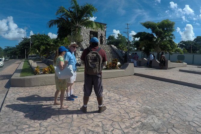 Cozumel History Walking Tour - Tracing Cozumel’s Story From the Waterfront Monuments to the Main Plaza
