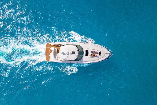 Cozumel Private Yacht and Snorkel with Lunch and Open Bar Onboard - From your hotel to Cozumel: the real time budget