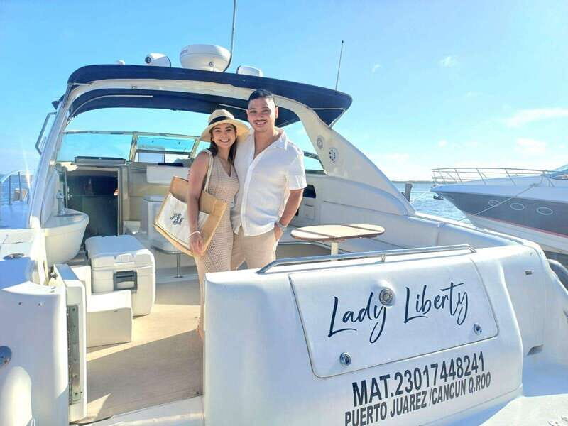 Cruising paradise in a luxury yacht in Cancun - Who should book this yacht cruise in Cancun