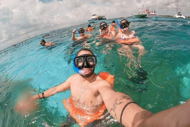 Deluxe Catamaran to Isla Mujeres, with Drinks, Snorkel & Buffet - Beach club and Mexican buffet: the payoff after the sea day