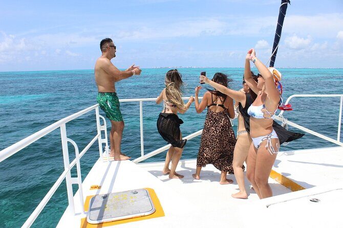 Deluxe Catamaran to Isla Mujeres with Open Bar from Cancun - The beach club buffet lunch: tasty and practical, but don’t expect long linger time