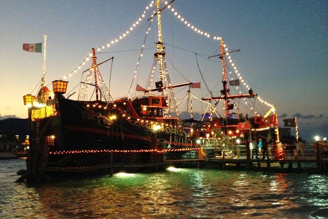 Dinner & Live Pirate Fight from Cancun - The Show Before the Battle: Music, Contests, and Audience Energy