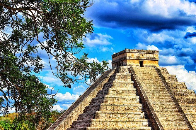 Discover Chichen Itza from Cancun or Maya Riviera - Morning transfer and the included lunch stop in Yucatán