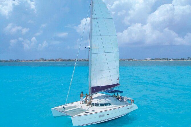 Discover Isla Mujeres tour with snorkel, buffet and open bar - What the group size changes for your experience