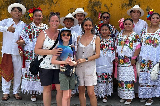Discover the Historic Center of Merida - El Palacio de Gobierno: where neoclassical architecture meets Mayan-and-conquest murals